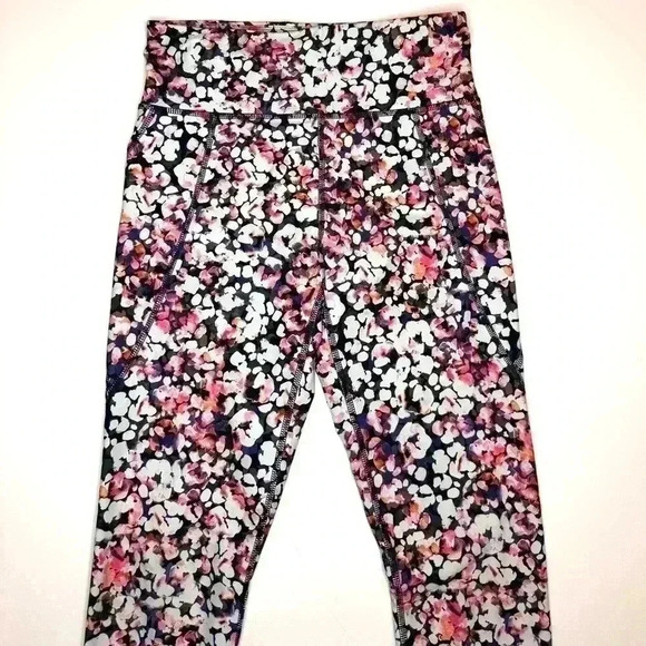 Lot of 6 women’s Sport Leggings Size- Medium ( Baleaf ,Chico’s , Bally , Reflex - Picture 16 of 16